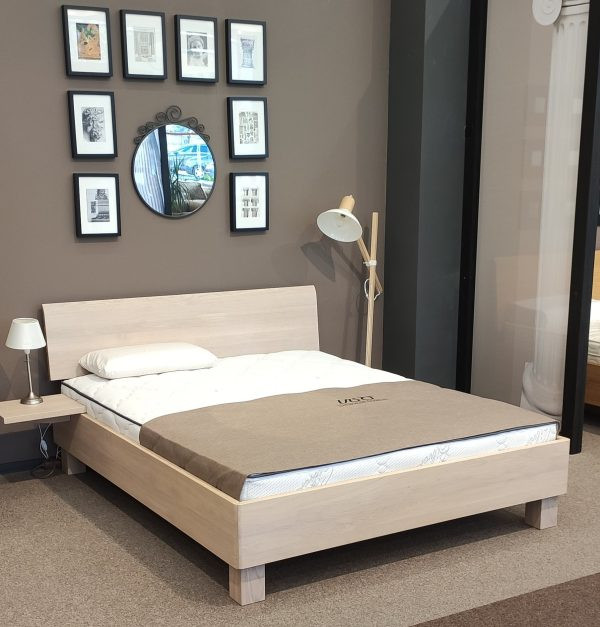 Lova „Gilė ant kojelių”