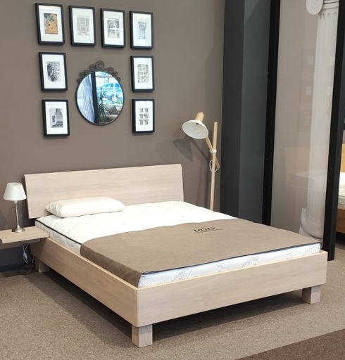 Lova „Gilė ant kojelių”